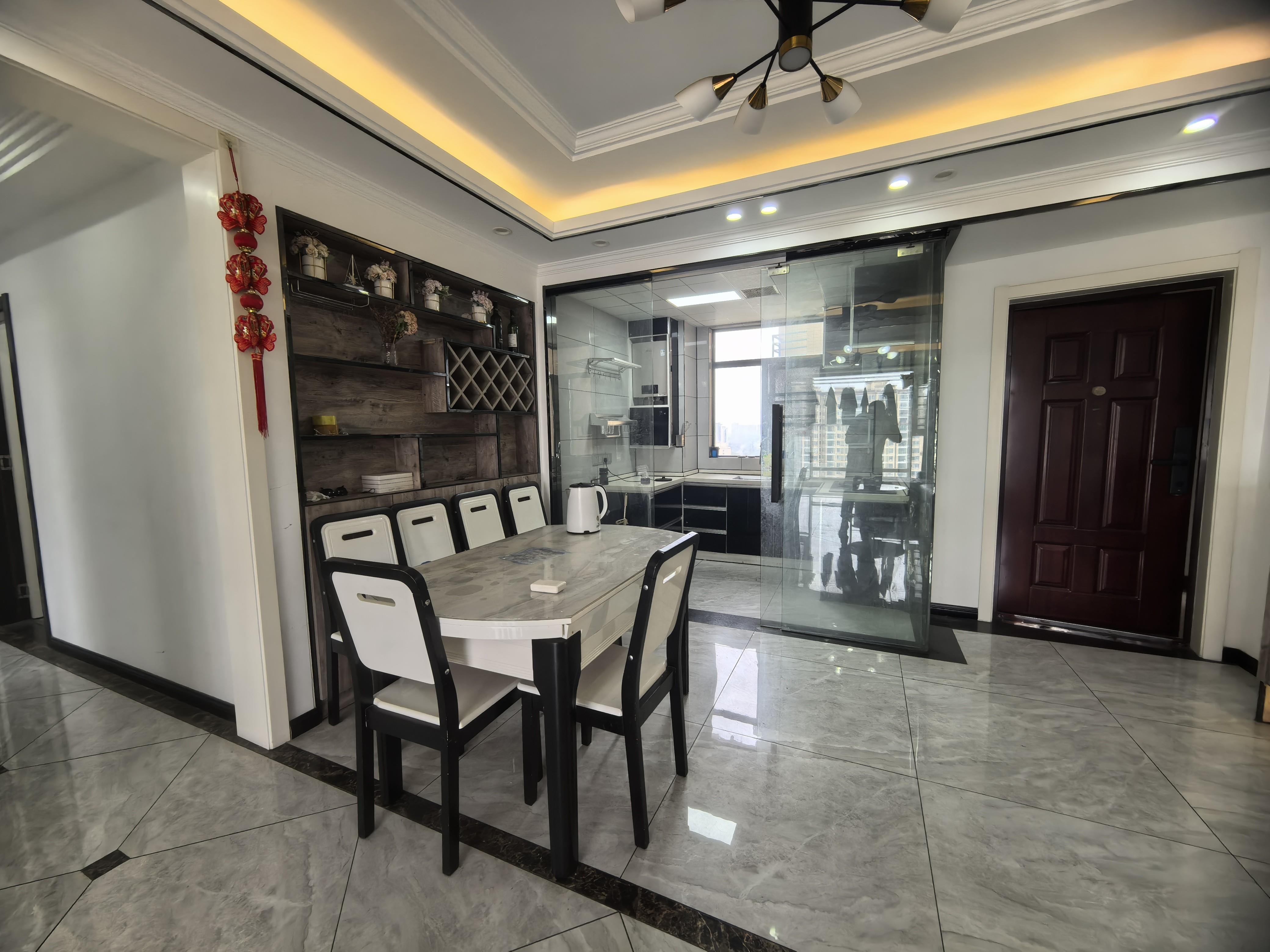 新城壹号 3室2厅2卫 精装修  保养完好 优价出售