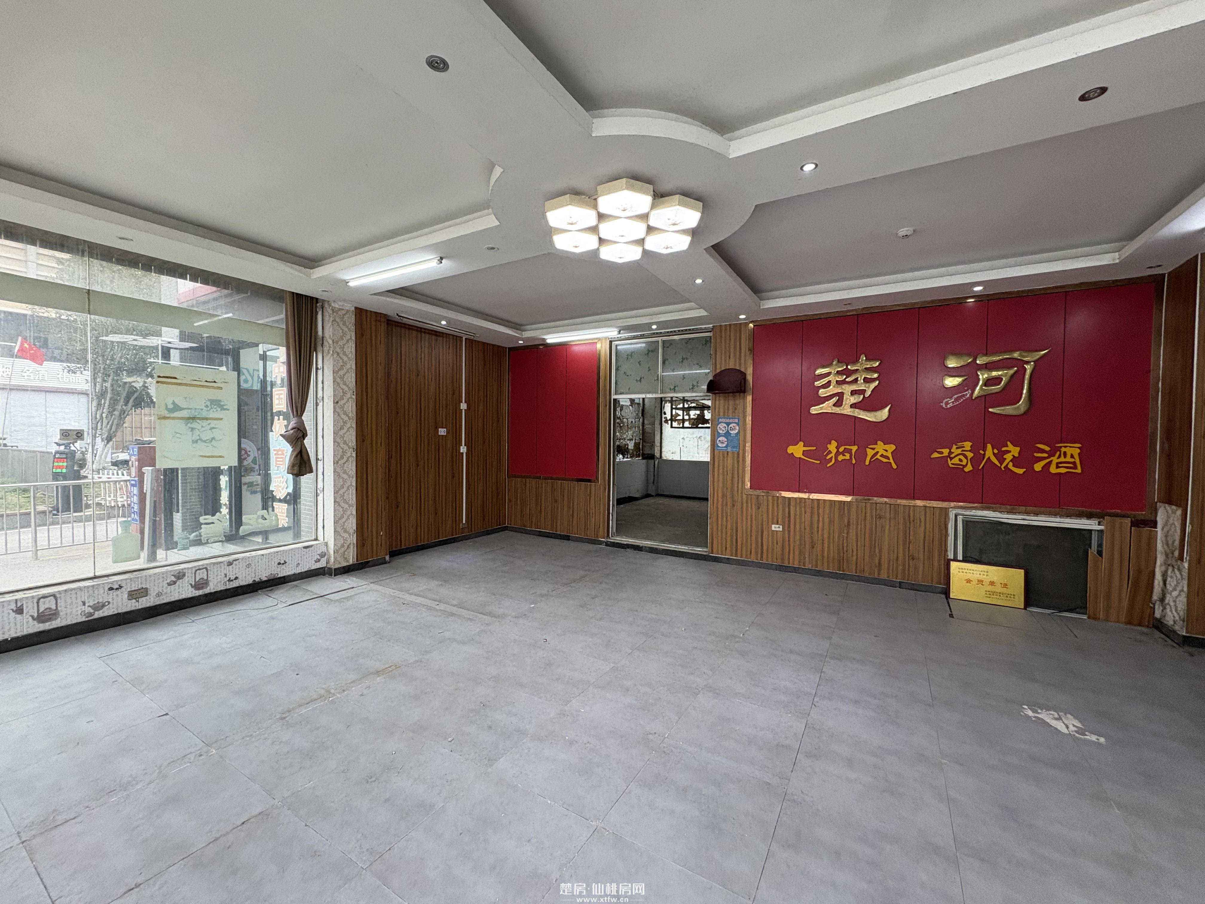 滨江星城仙北板块小区入户大门商铺出租，上下两层，323平