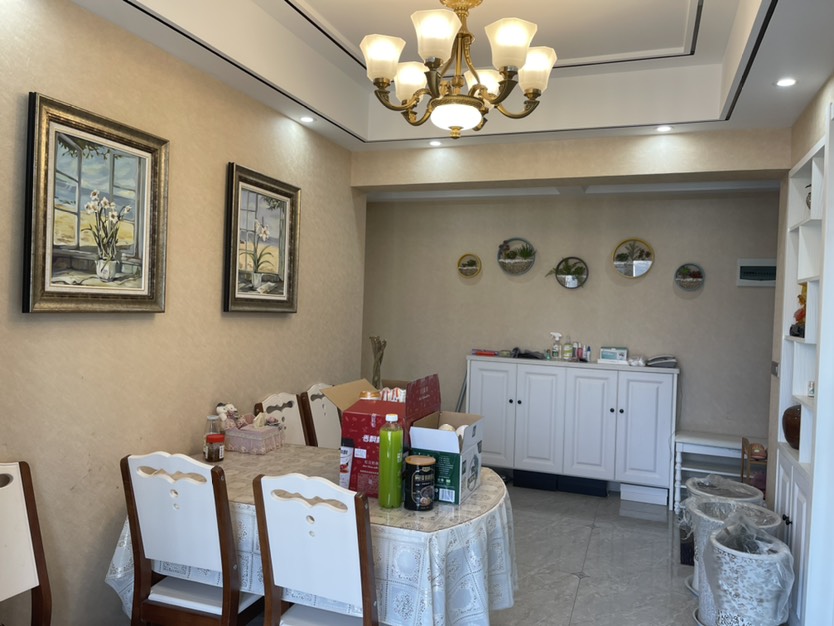 和合国际4期，精装修3室两厅两卫，南北通透，保养好，诚意出售