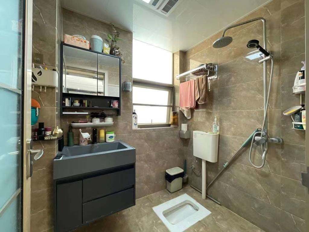 南国明珠，精装三房九成新，凤凰层