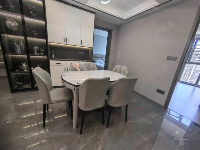 城南，元泰未来城，9.9成新，边户，精装三房两卫，诚心出售