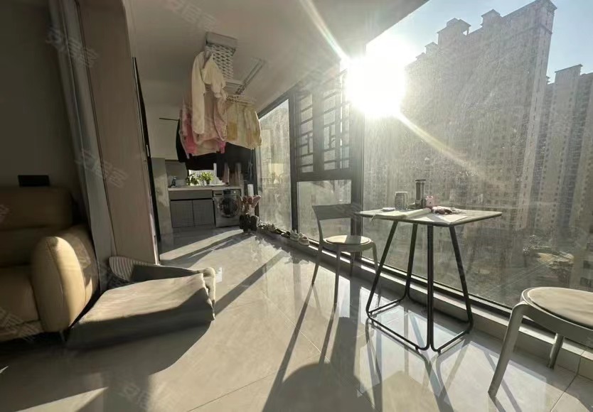 29，亏本出售，全新精装大四房，毛坯价急卖，电梯中层，东边户，看中谈