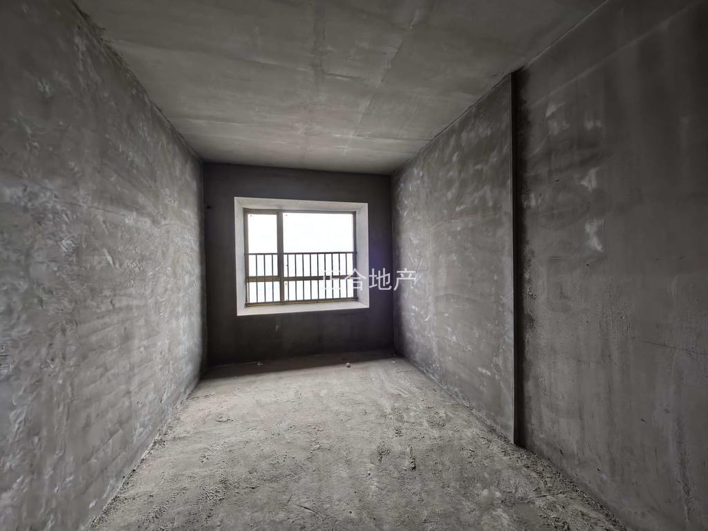 降价了，城南御湖世家，电梯好楼层，证满二，单价4300+，带车位，看中价格能谈，诚心出售，