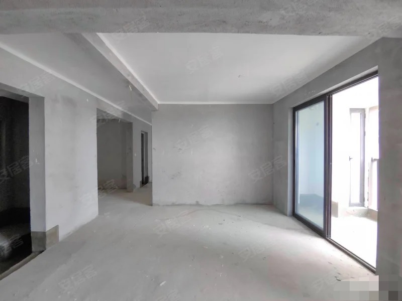 吾悦广场，现房捡漏，送车位，好楼层27楼，证件满二，诚心出售