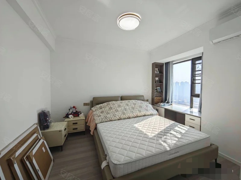 288，仙桃xiao学旁，仙桃别院，电梯好楼层，精装三房，墅级享受，9.9新，老证过户