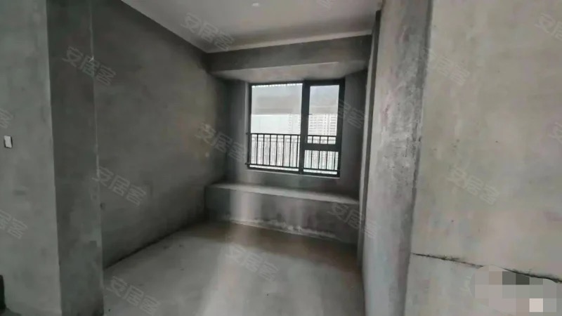 捡漏，吾悦广场，现房，带一个车位，三房，中高楼层，诚心出售