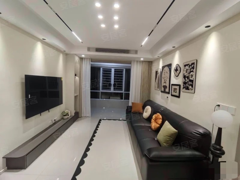 一中对面，全新精装三房二卫，老证，南北通透，亏本出售