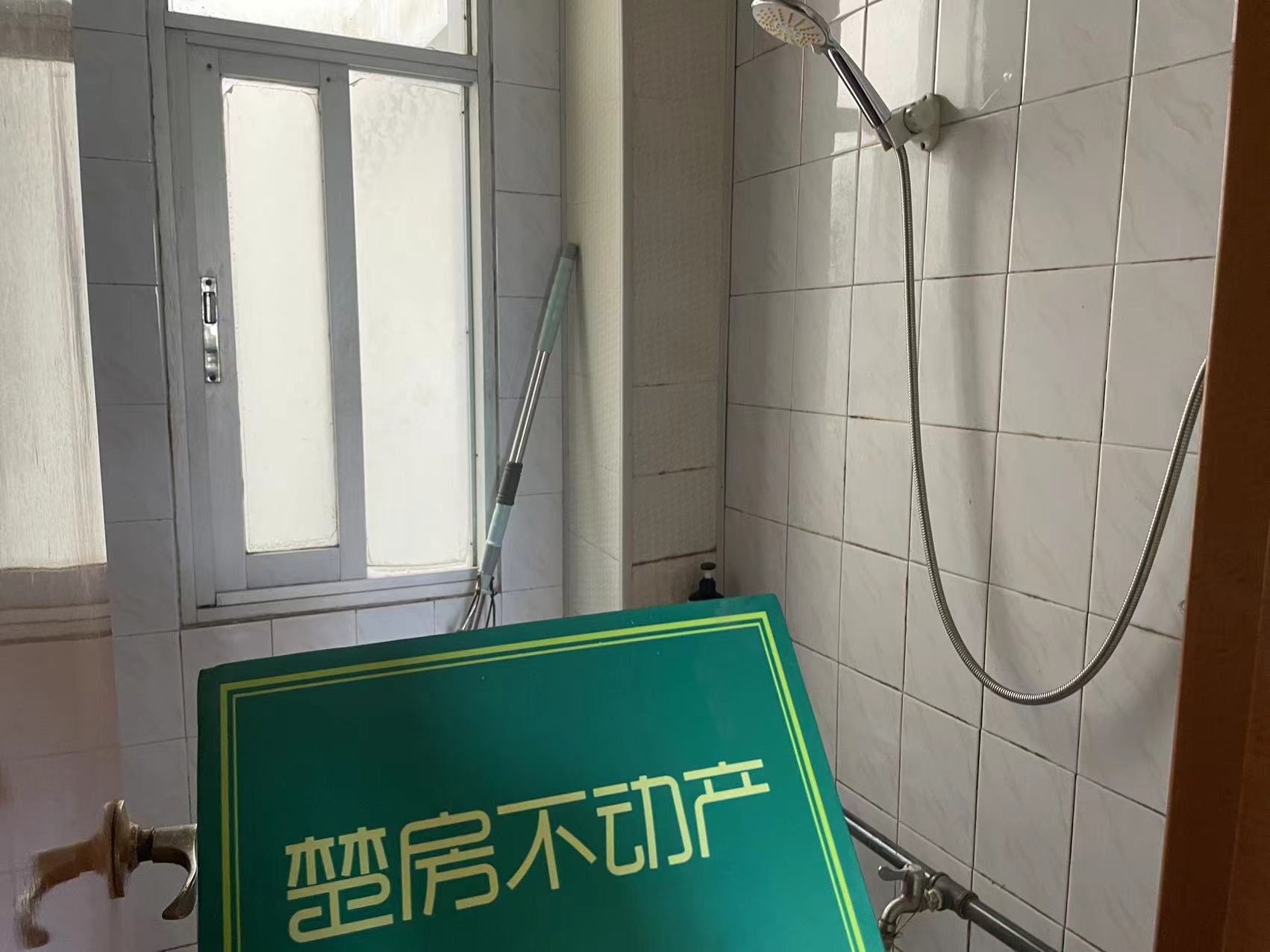 大洪国土所单位宿舍步梯4楼外墙新144平3房2卫老证