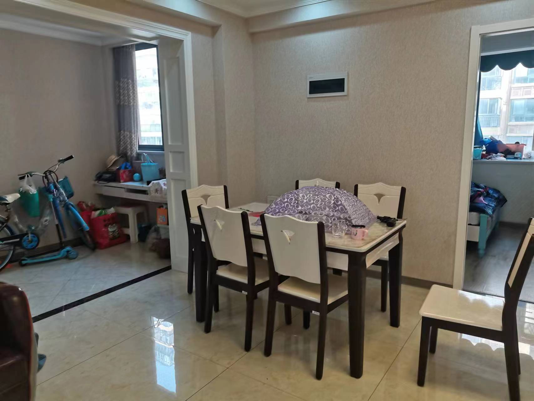 中央华府.精装三房.中间楼层.