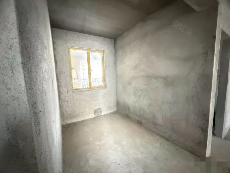 吾悦旁，朝阳丽景，12楼，单价6字头，大阳台，毛坯三房