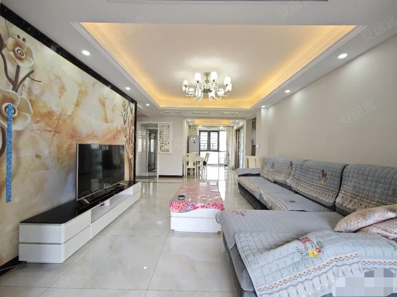 一中正对面，上苑一品，精装三房，单价4字头，带车位.南北双阳台，三开间朝南，全屋中央空调，电梯好楼层，