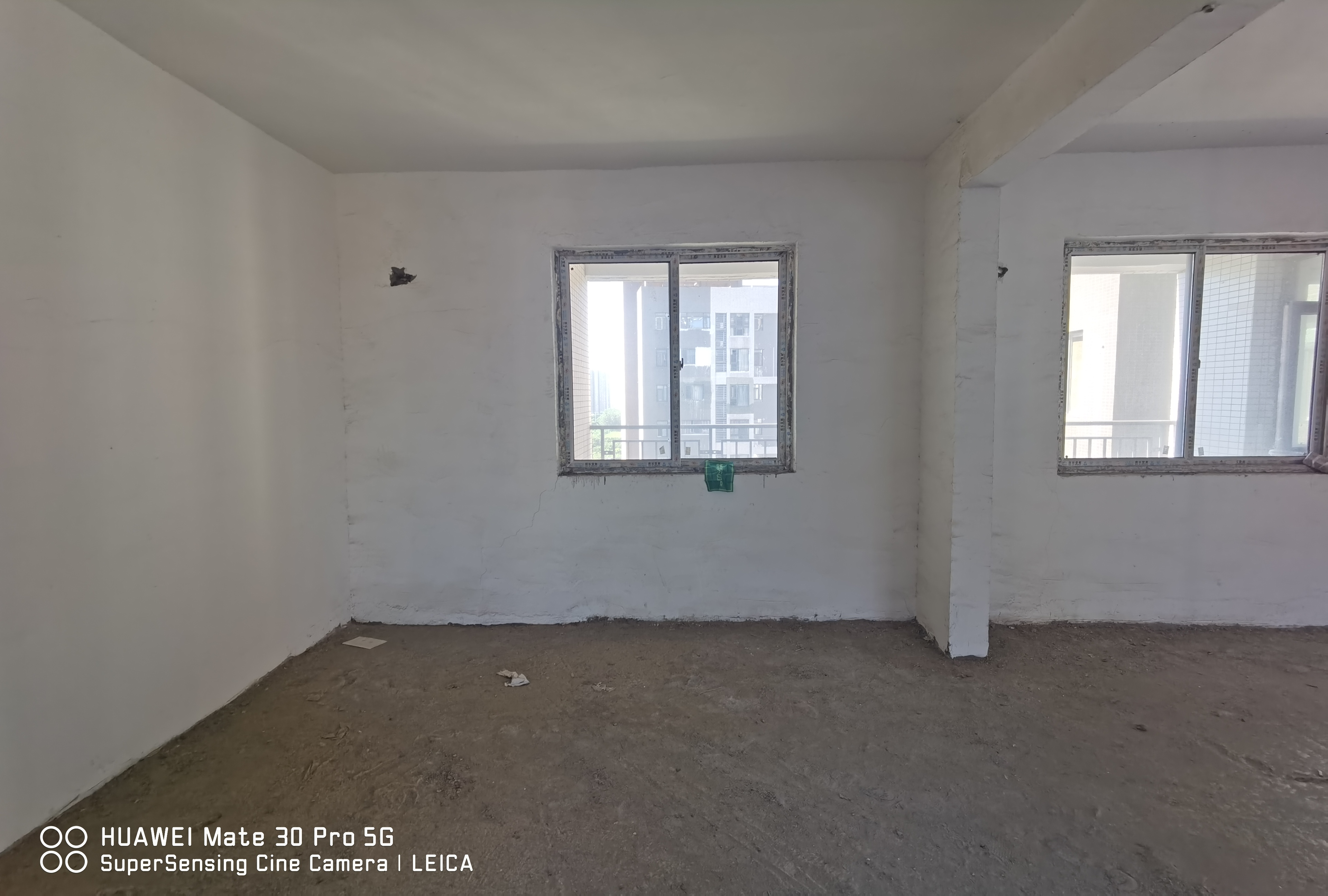 世纪雅园毛坯四房南北通透看房方便三开间朝南出行方便