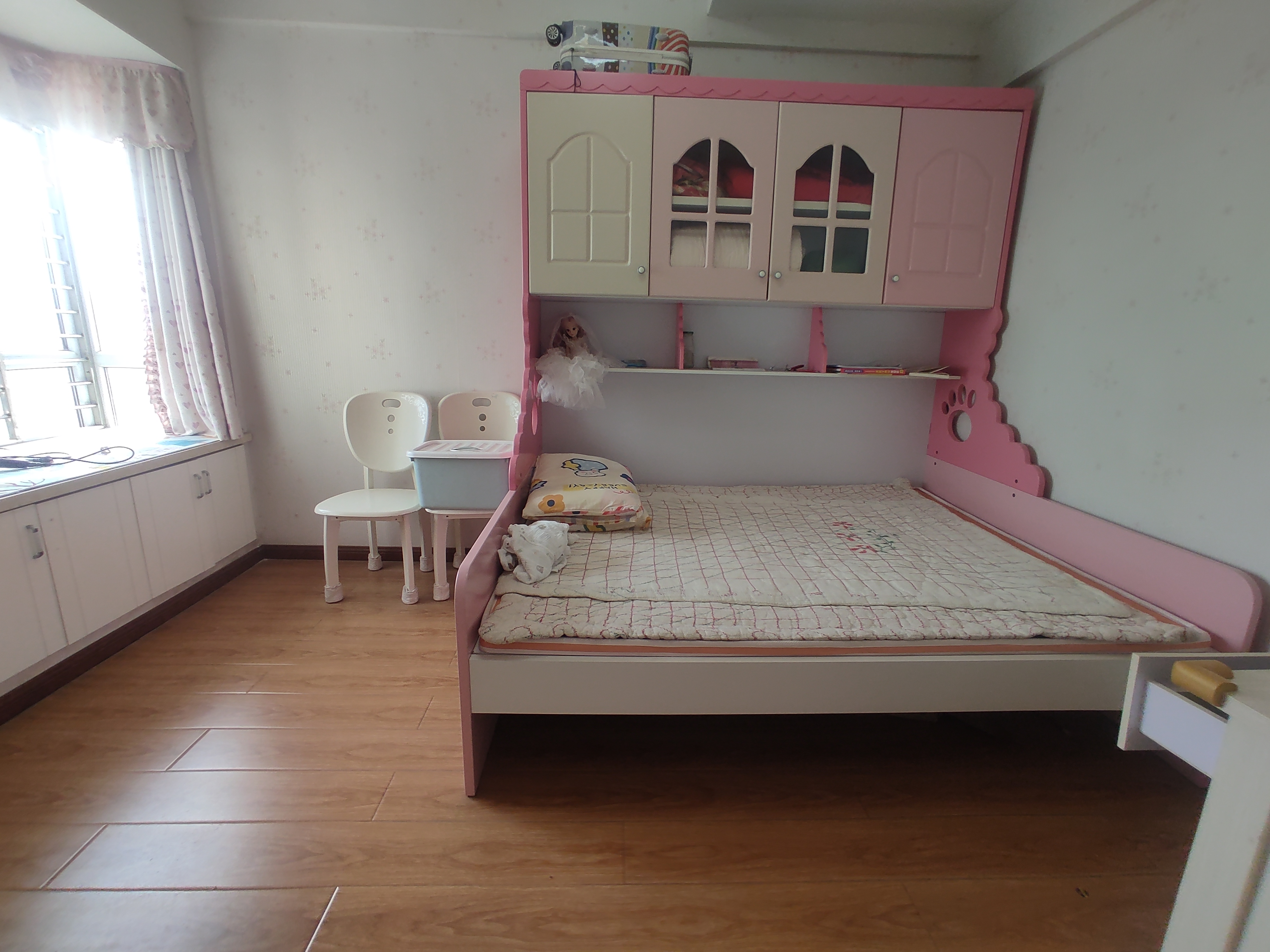 福星城.精装三房.房子这两年重新装修了的.证件满五.看房方便