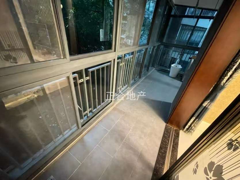 新妇幼对面，世纪雅园，精装三房，满五，优质好房，家具家电齐全