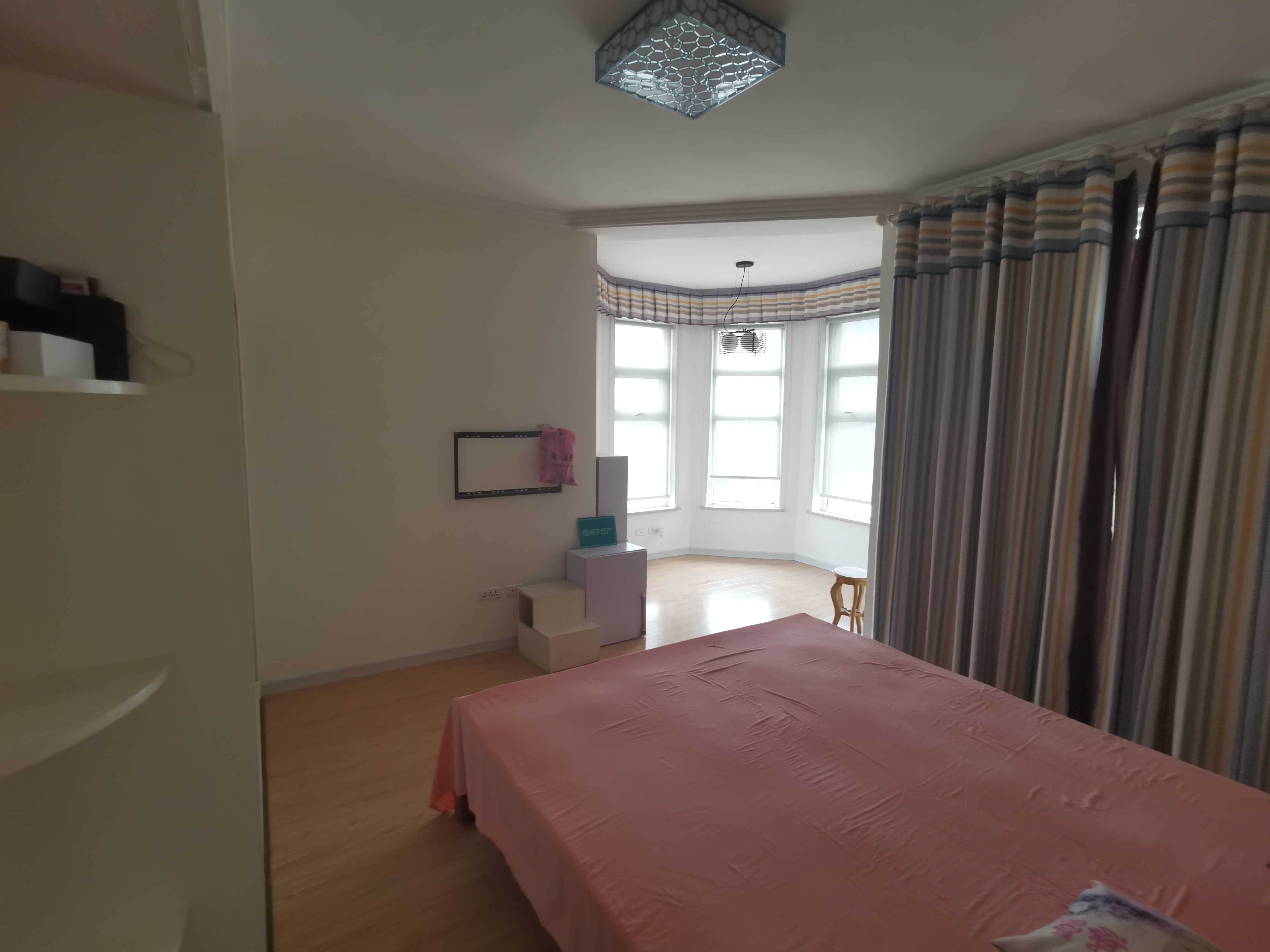 香岸华府精装步梯房，税费少价格可小刀