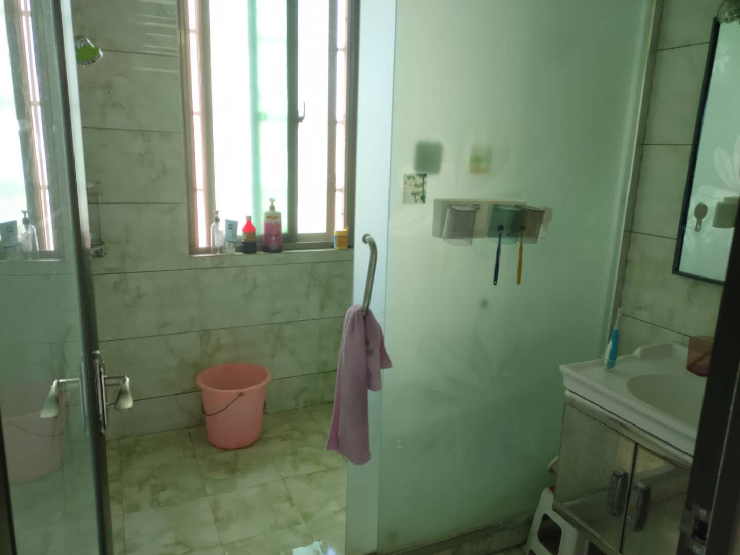 城东新八中旁边精装电梯房赠送超大阳台单价不到5千可按揭