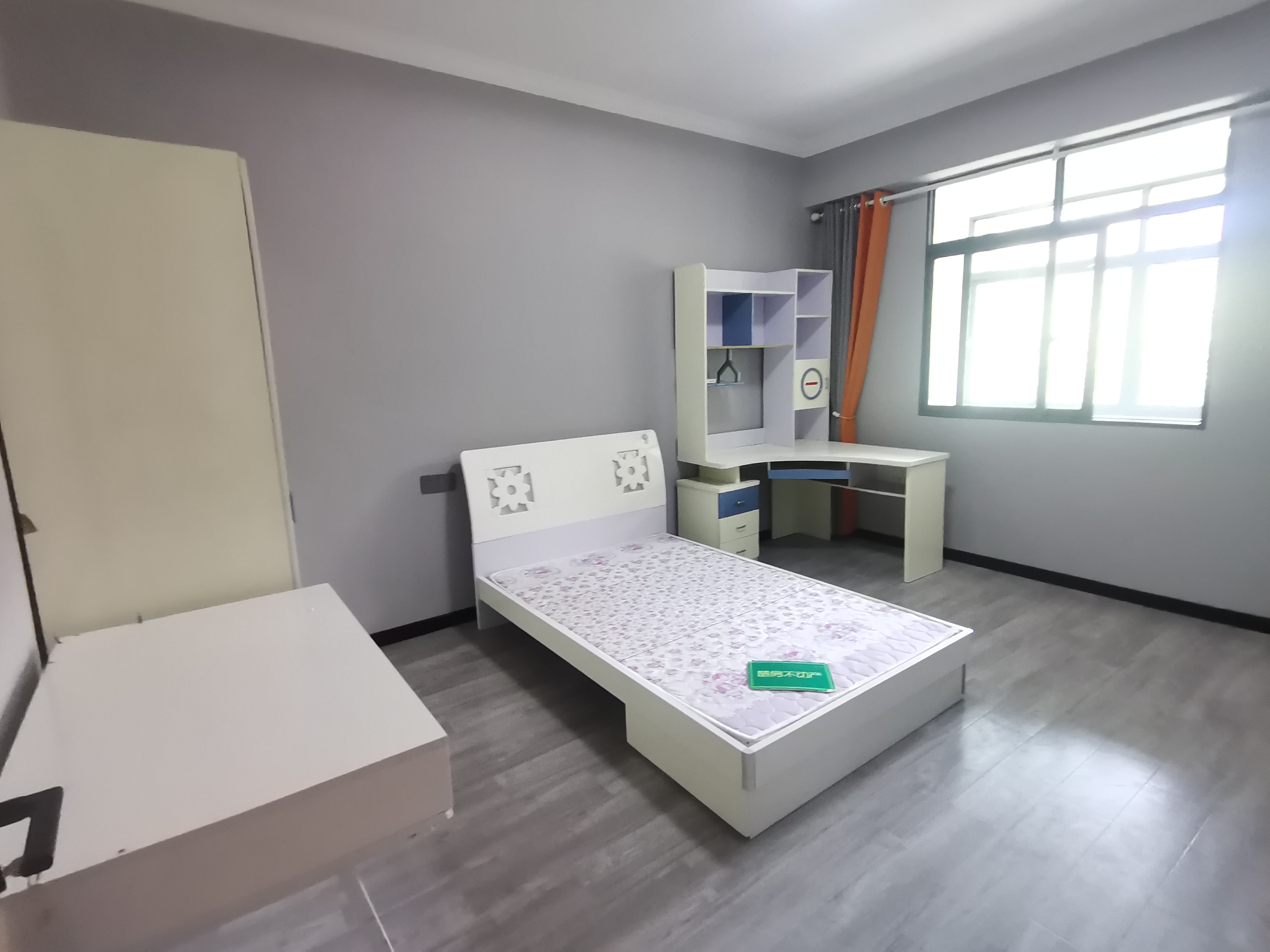 副食品厂宿舍全新装修三房中间楼层看房方便