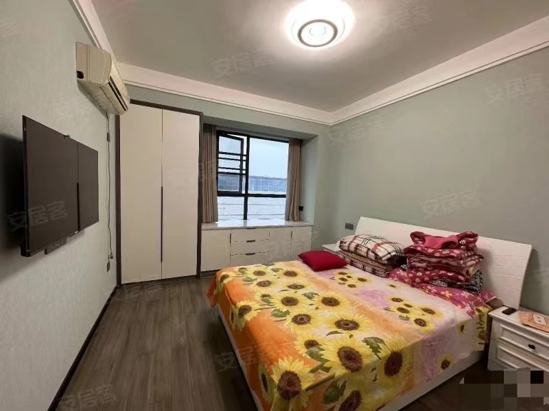 急售，武商旁，次新小区，中间好楼层，9.99成新，电梯精装三房，南北通透，采光视野好