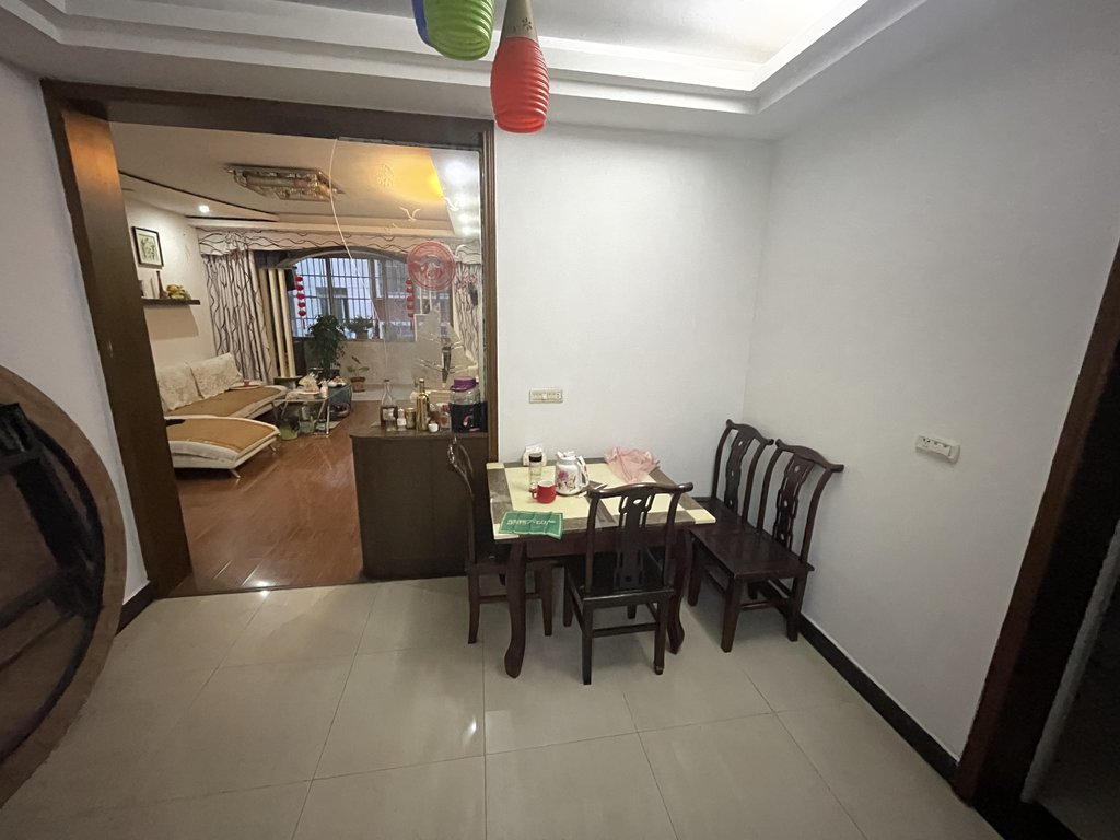 德美花苑西桥附近三房两卫好楼层 菜场很近生活便利