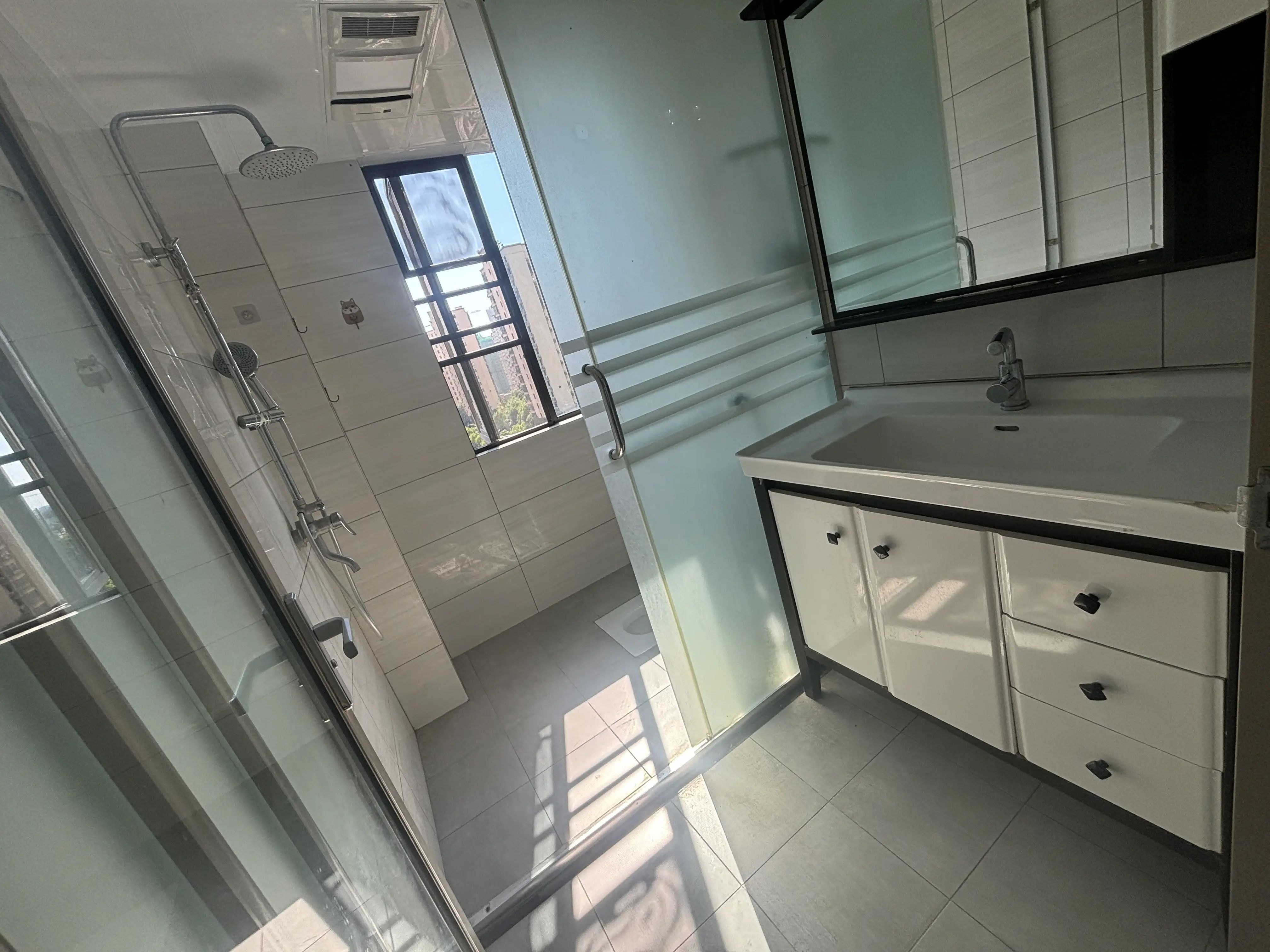 降价了，城南，荣怀C区，精装三房两卫，边户，好楼层，视野好，诚心出售