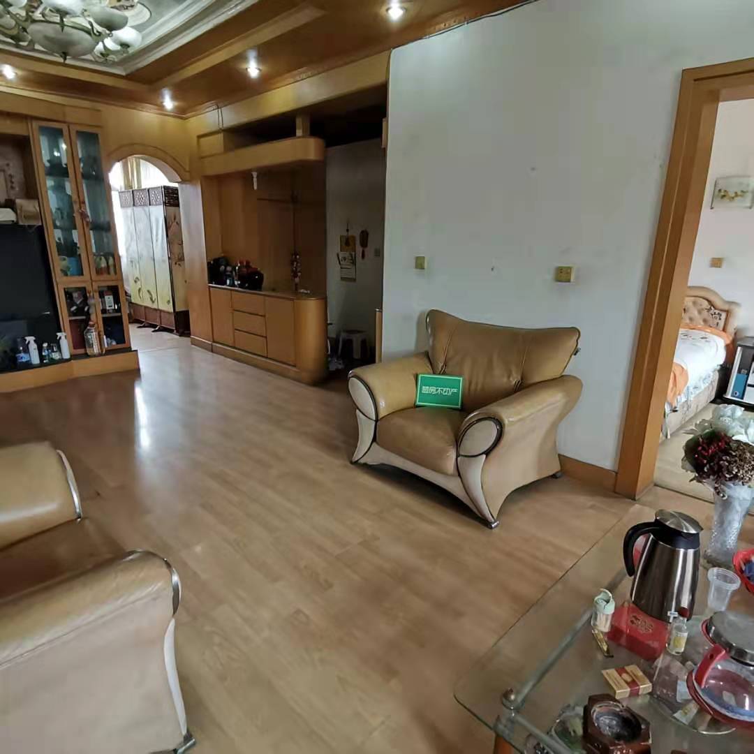 车站旁边财政局宿舍小区好停车非常方便！