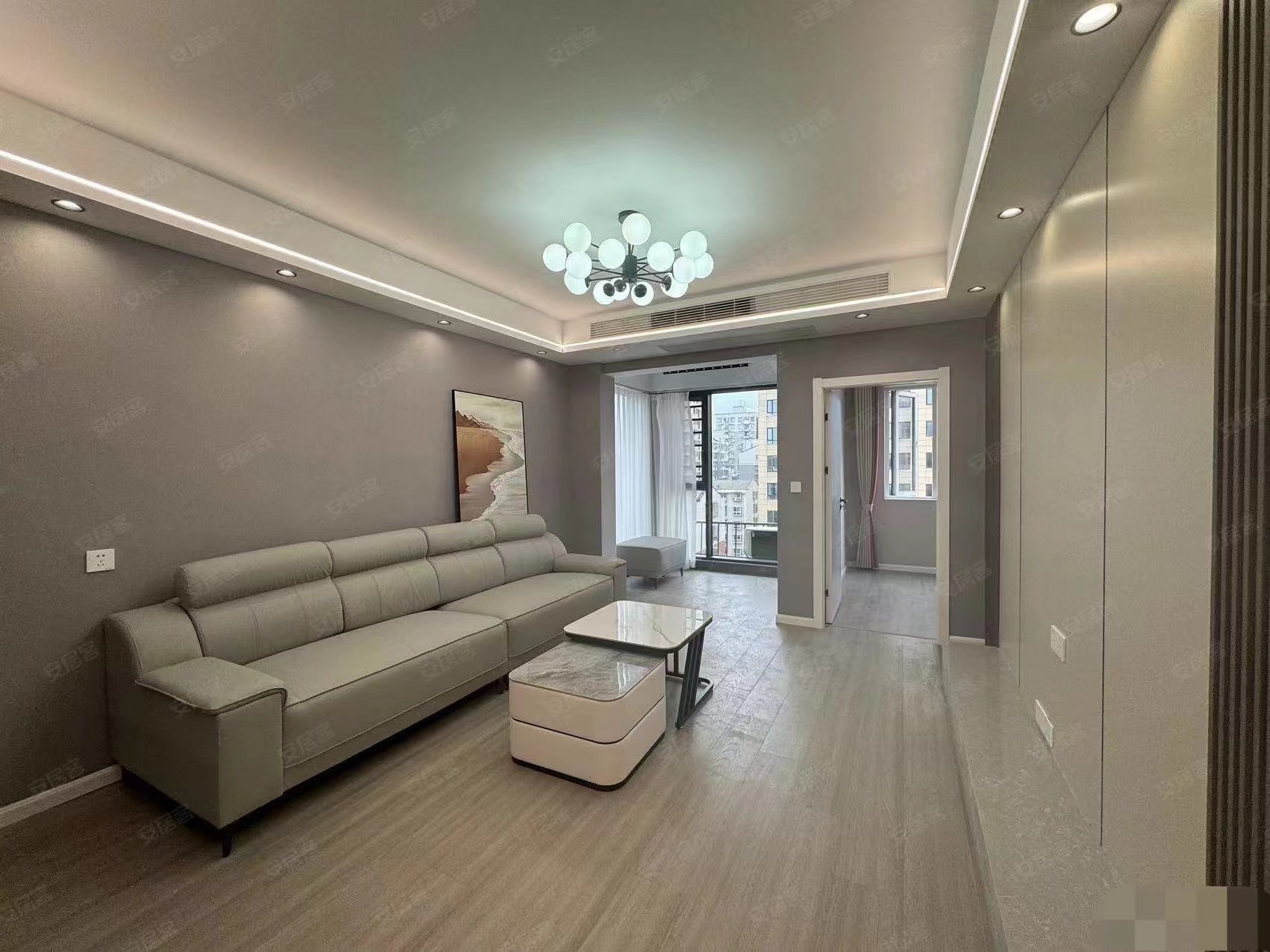 ​业主‮心诚‬出售，城南，新‮壹城‬号对面，小‬高层，中间好楼层， ​精装‬三房， 证‬满二