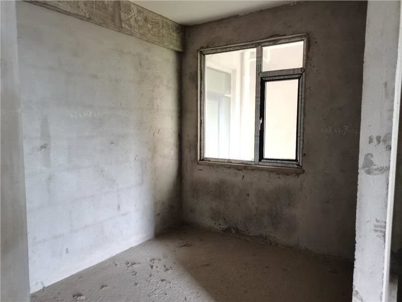 元泰未来城房东忍痛甩卖户型方正小区环境优雅诚意出售！