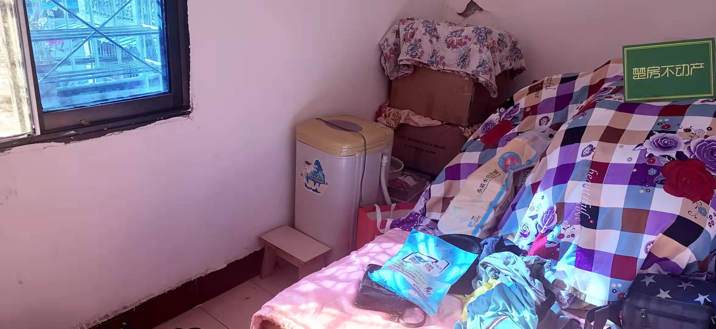 轻工小区步梯好楼层简装三房拎包入住，房东置换急售