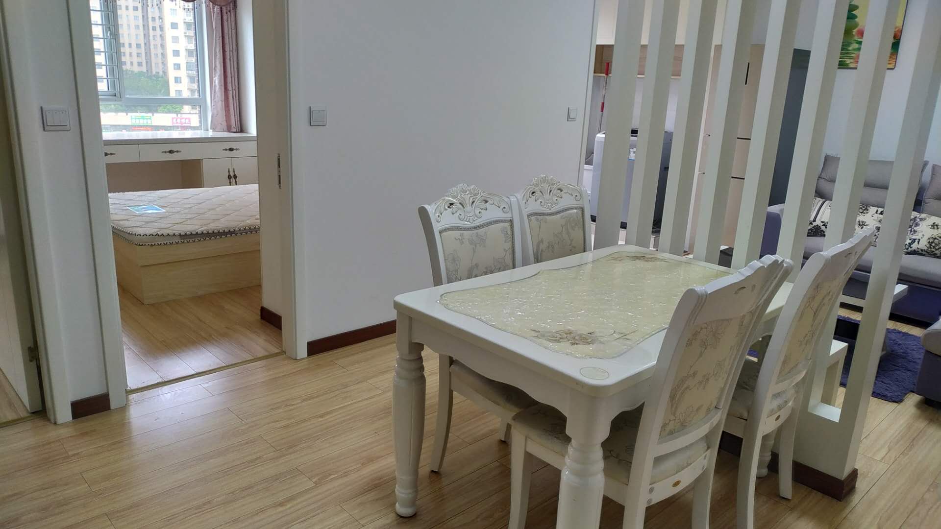 和合国际，温馨二室，环境比较大的小区，全屋带供暖，基本没住，看房方便