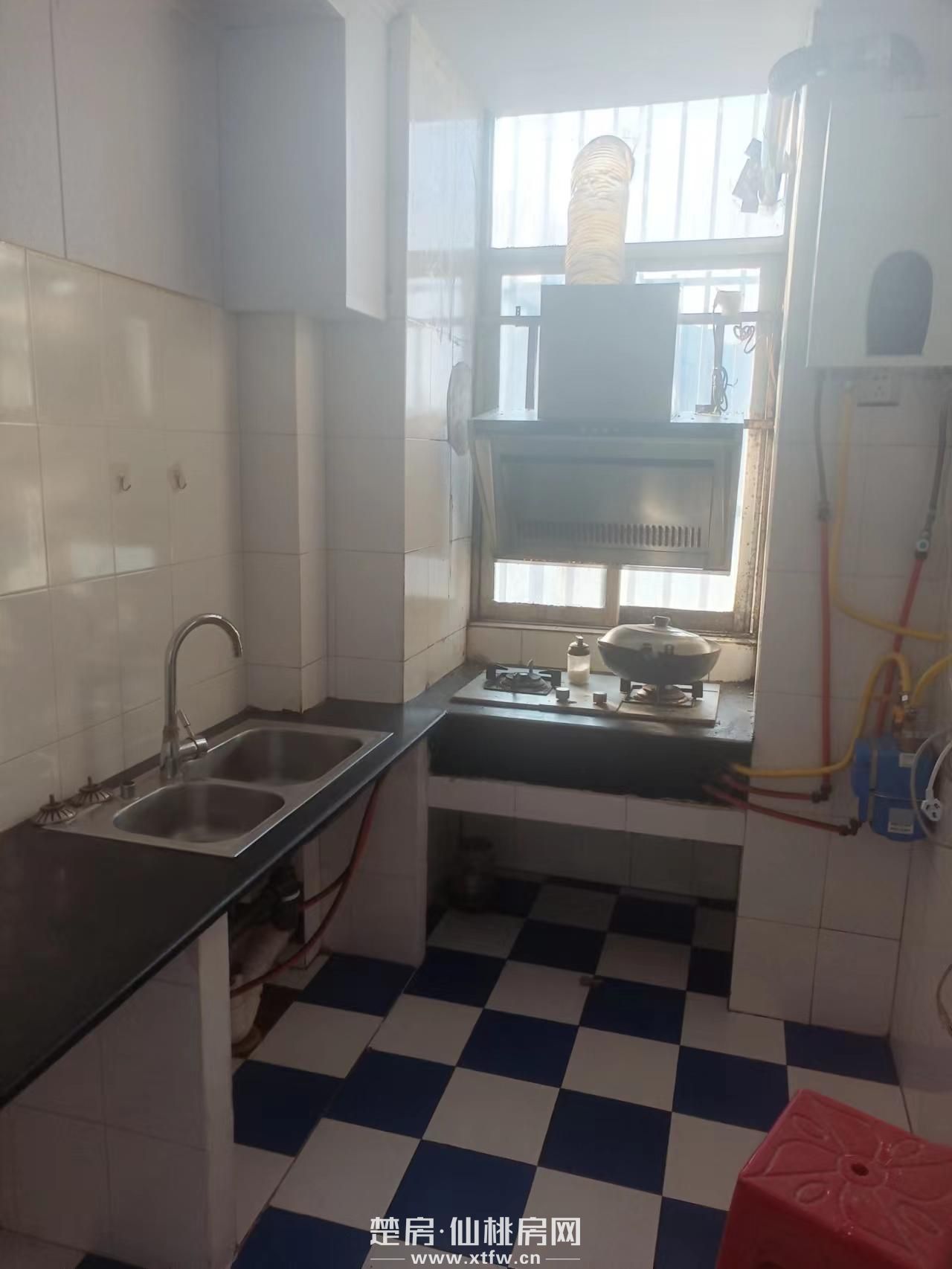 市三医院旁三室两厅拎包入住