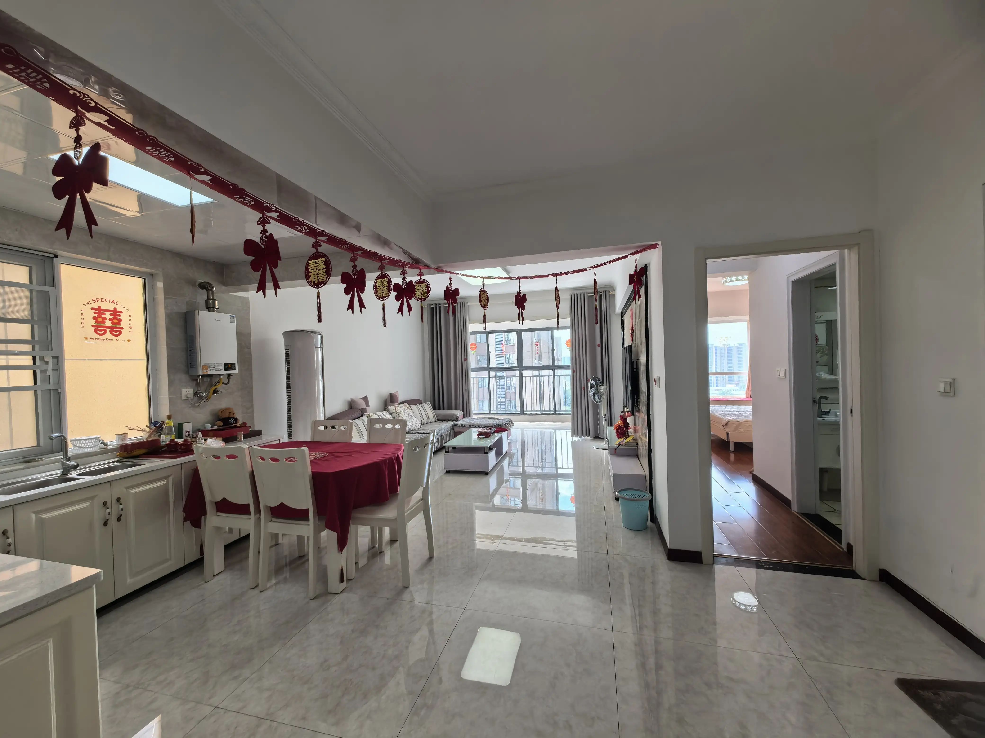 城南新三中旁，元泰精装三房两卫，同小区优质，证满五，税费低，拎包入住