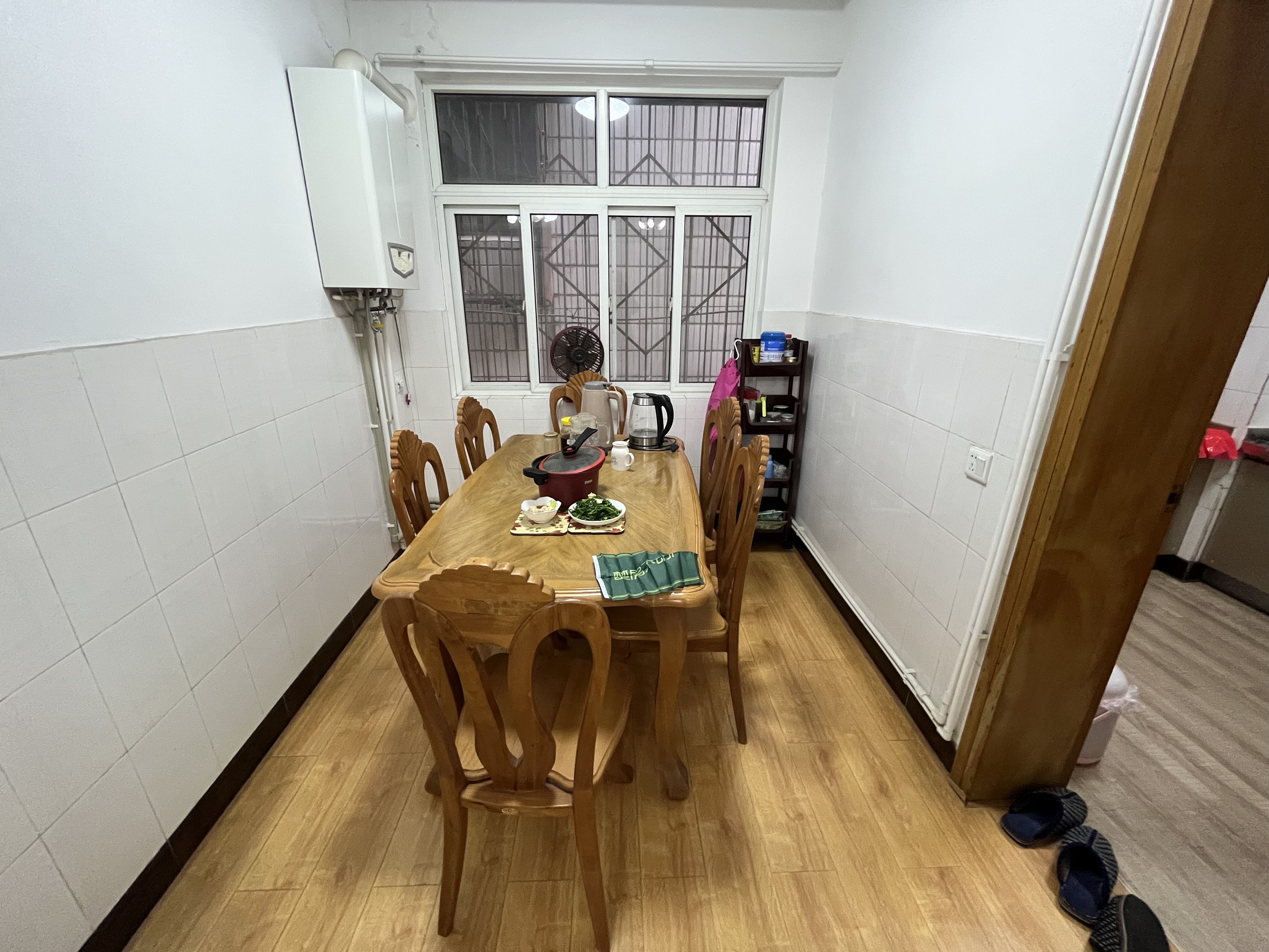 老城区，西桥，华宝小区，大三房，架空一楼，地理位置好，看房方便