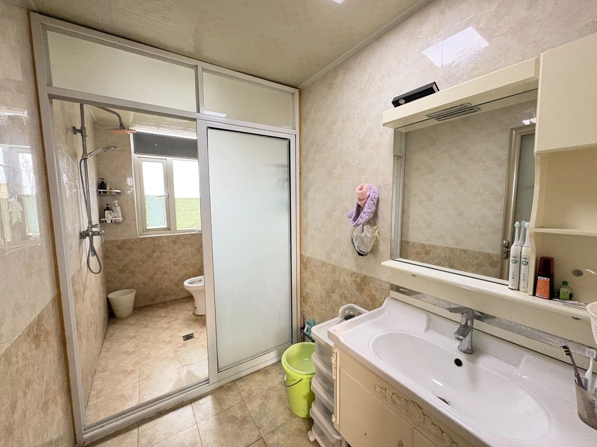 捡漏，森林国际城，不介意顶楼看过来，单价3660，全屋精装三房，