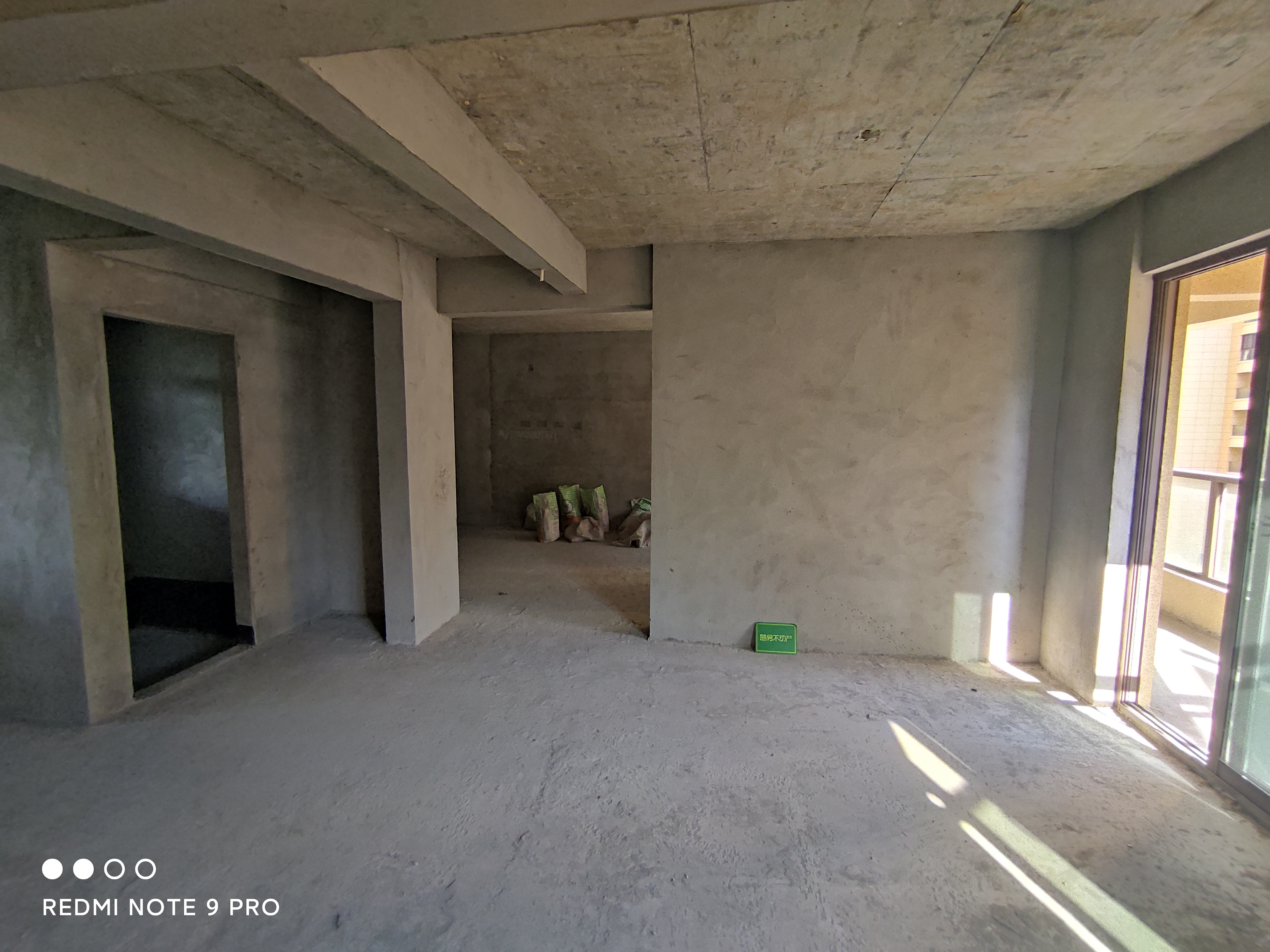 绿地香格里拉电梯好楼层毛坯三房两卫环境优美价格便宜急售