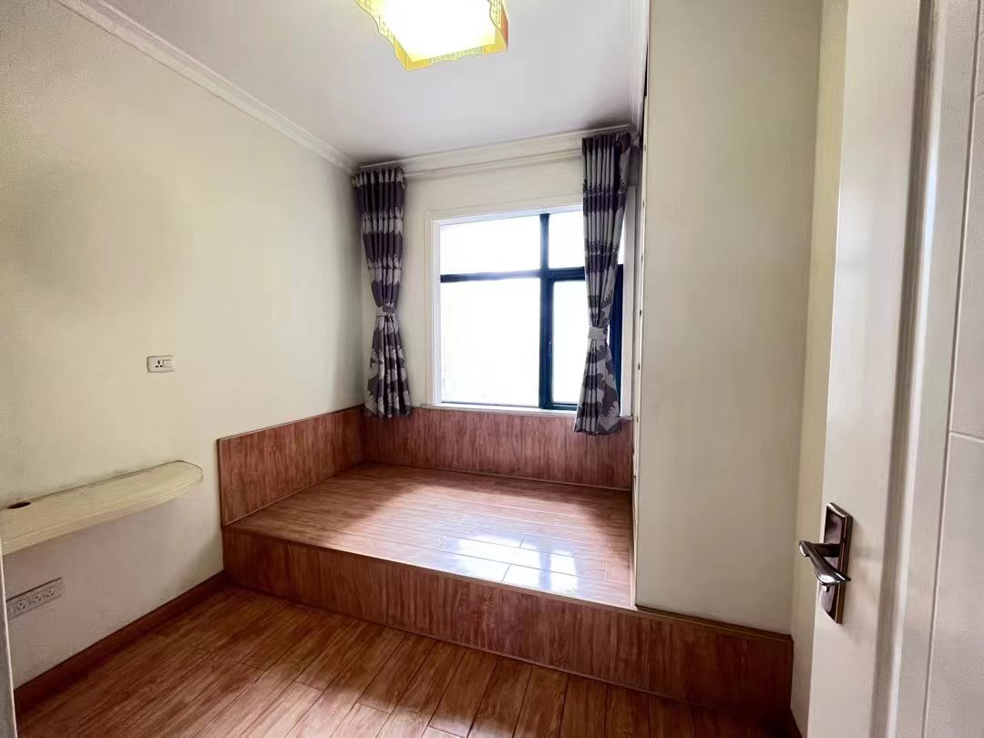 新城一号.精装三房.下楼就是薛晓.证件满二.看房方便