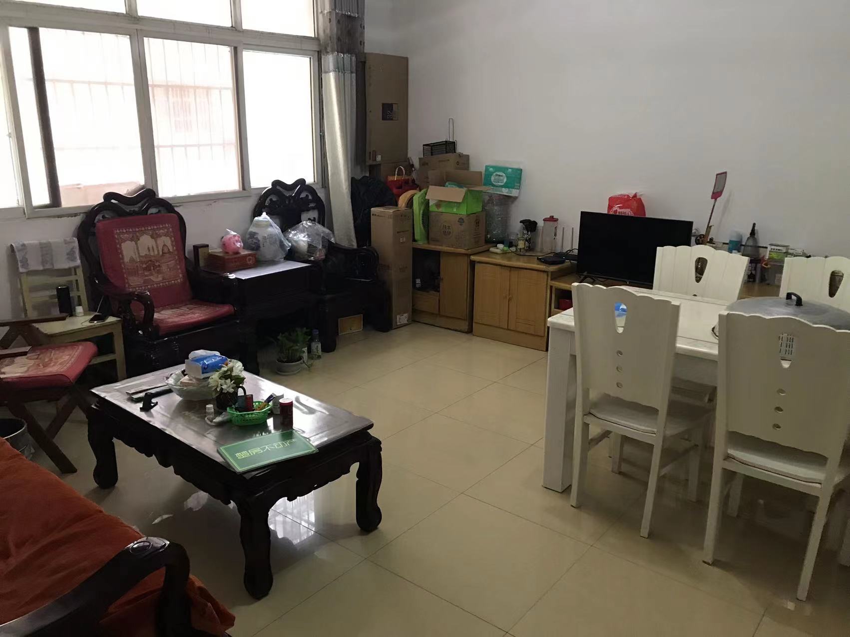 荆洪花园富迪三友旁沔中附近大三房很好的楼层诚心出售