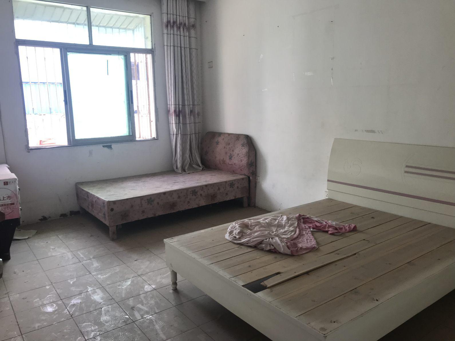 商城旁边三房，中间好楼层