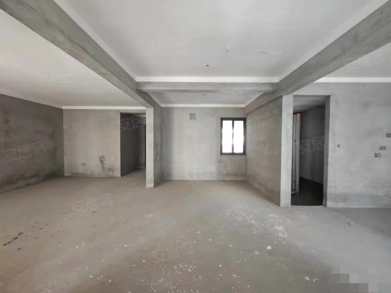 仙桃单价3000，李小双运动城旁边，三开间朝南，大阳台，电梯七楼，价格还可以小刀，户型方正