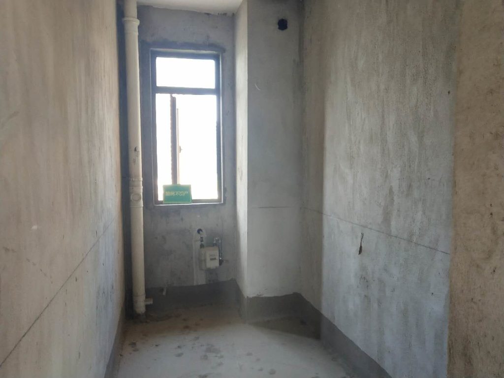 紫润尚城坐北朝南边户毛坯小三室有钥匙看房有证有证有证