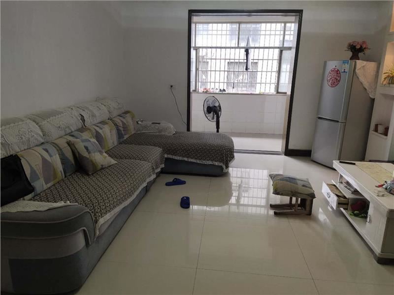 大洪小区精装三房中间好楼层出行方便楼龄新可按揭证满两年