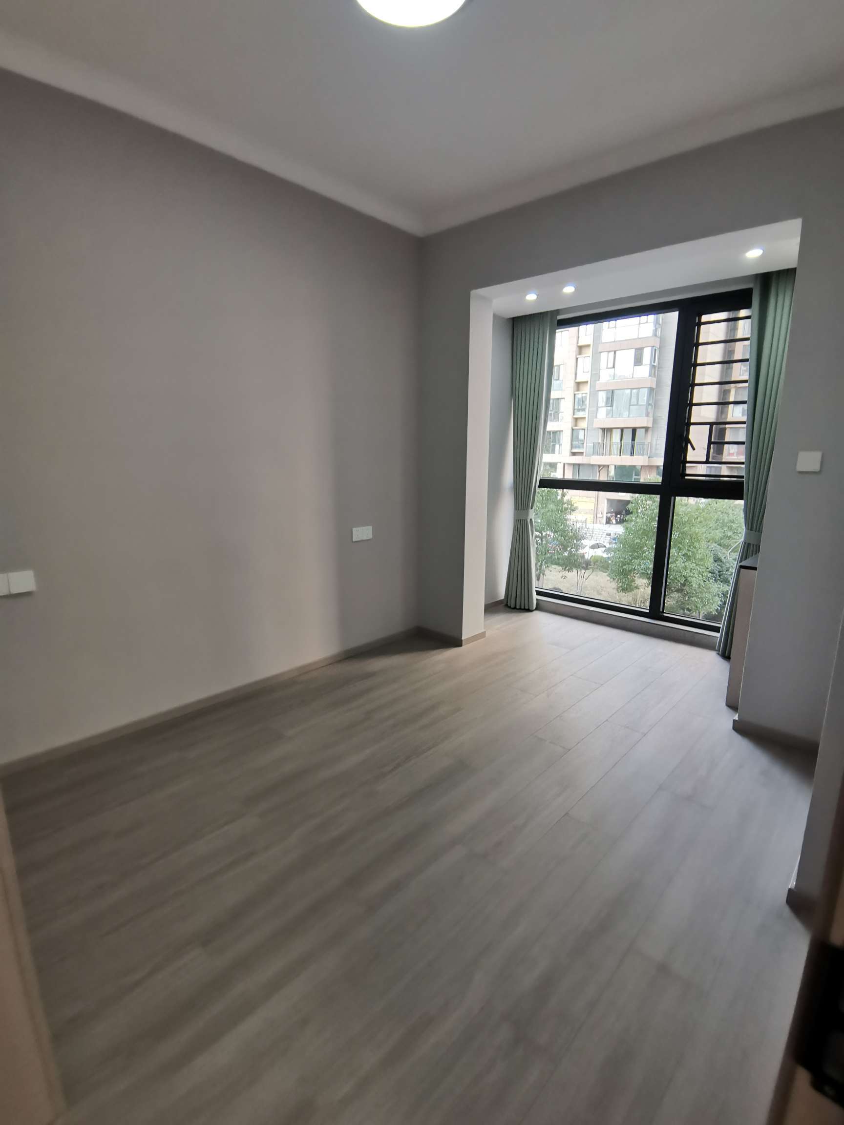 急售，城南品质小区，全新装修，一天未住，满二