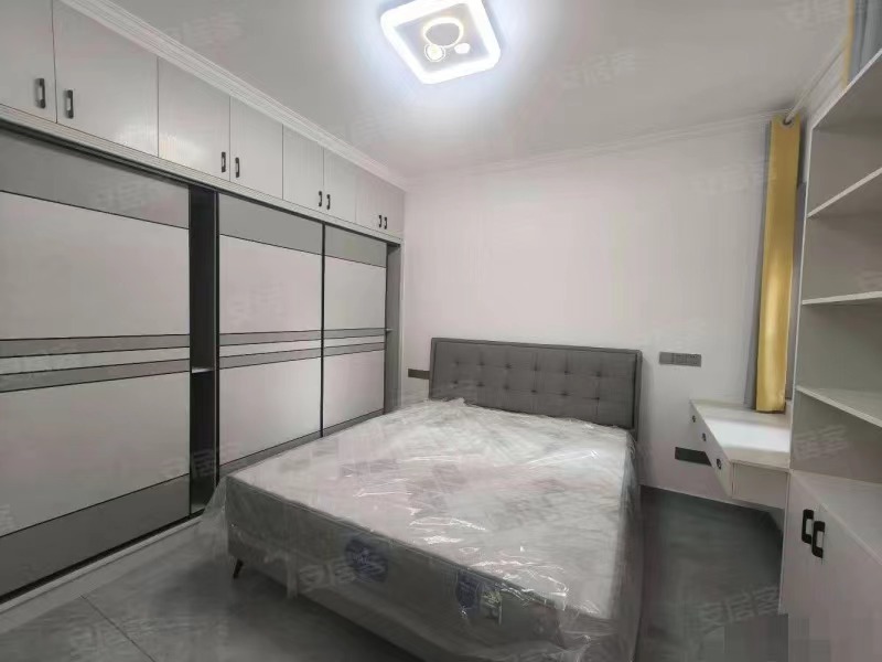 吾悦旁，元泰未来城B2，全新装修，电梯好楼层22楼，捡漏，采光好