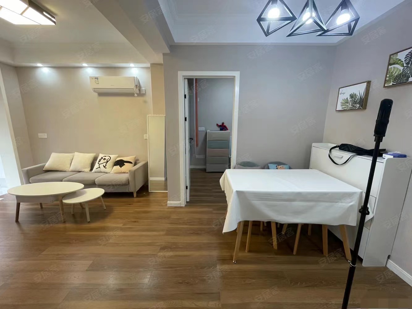 206.，诚心出售，城南，荣怀，精装2房，9.9成新，41万甩，证满二好楼层