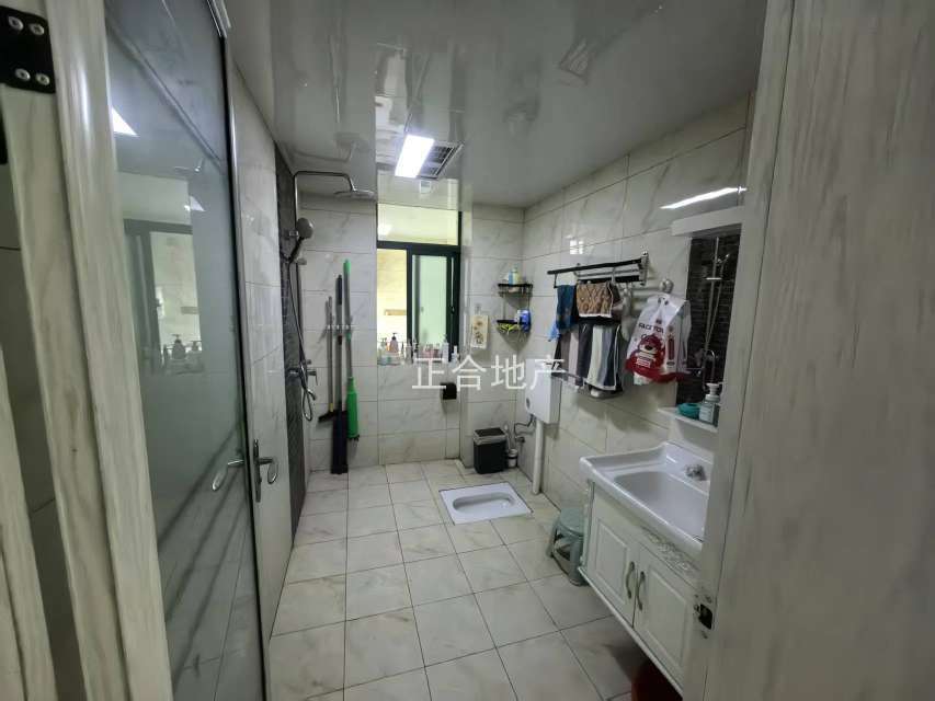 城南，新城壹号，实验三小旁，电梯好楼层，单价5200，精装三房两卫，证满二