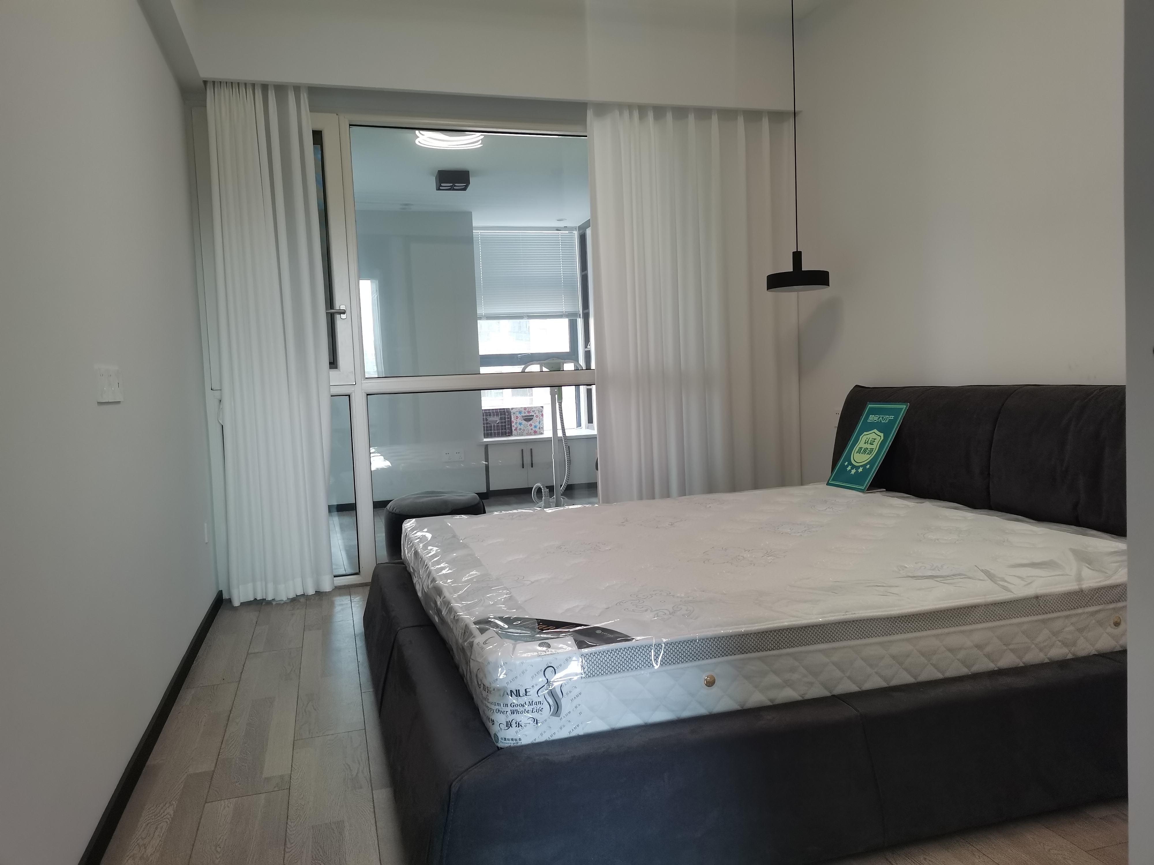 元泰未来城全新装修四房中间楼层看房方便房东诚意出售