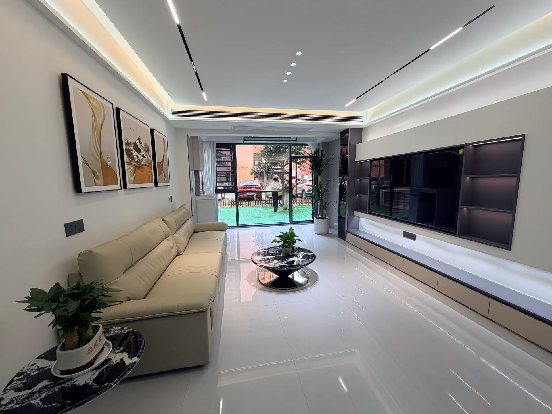 沔街上，紫金城，南向带院子，精装3房2卫，单价4千多，证满二