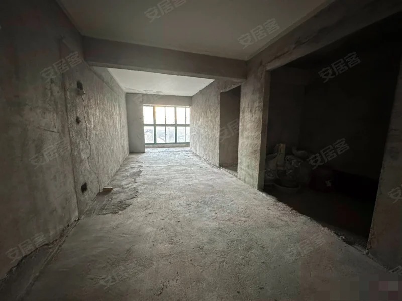 373，捡漏，市忠心，带大露台，电梯房，双阳台，采光好，急售