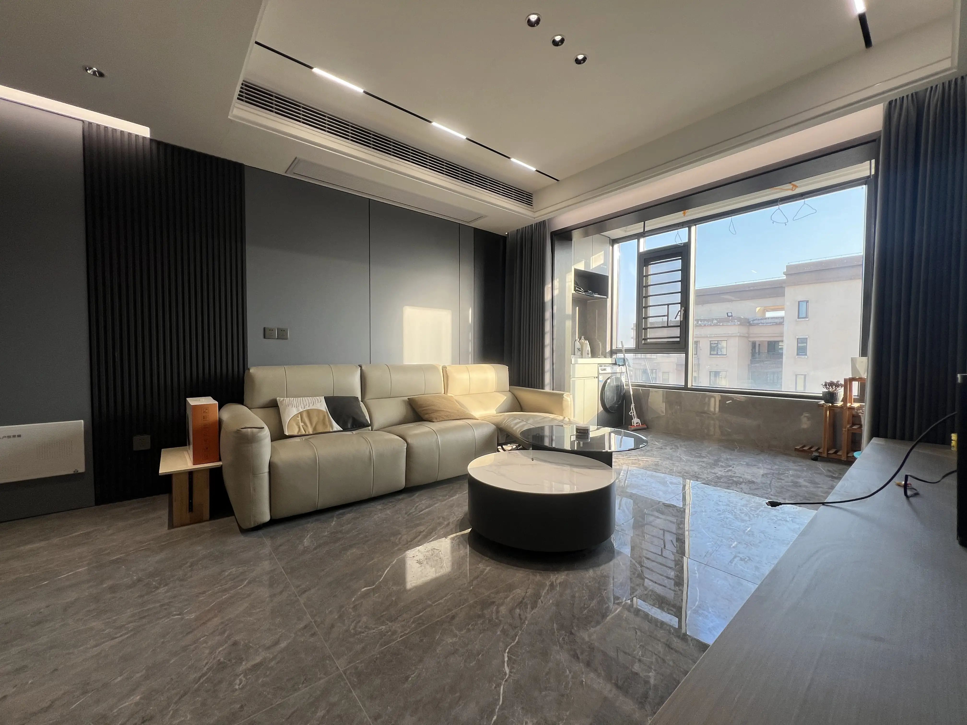 城南，荣怀，顶复，带天台阳光棚，精装四房，成色新，诚心出售