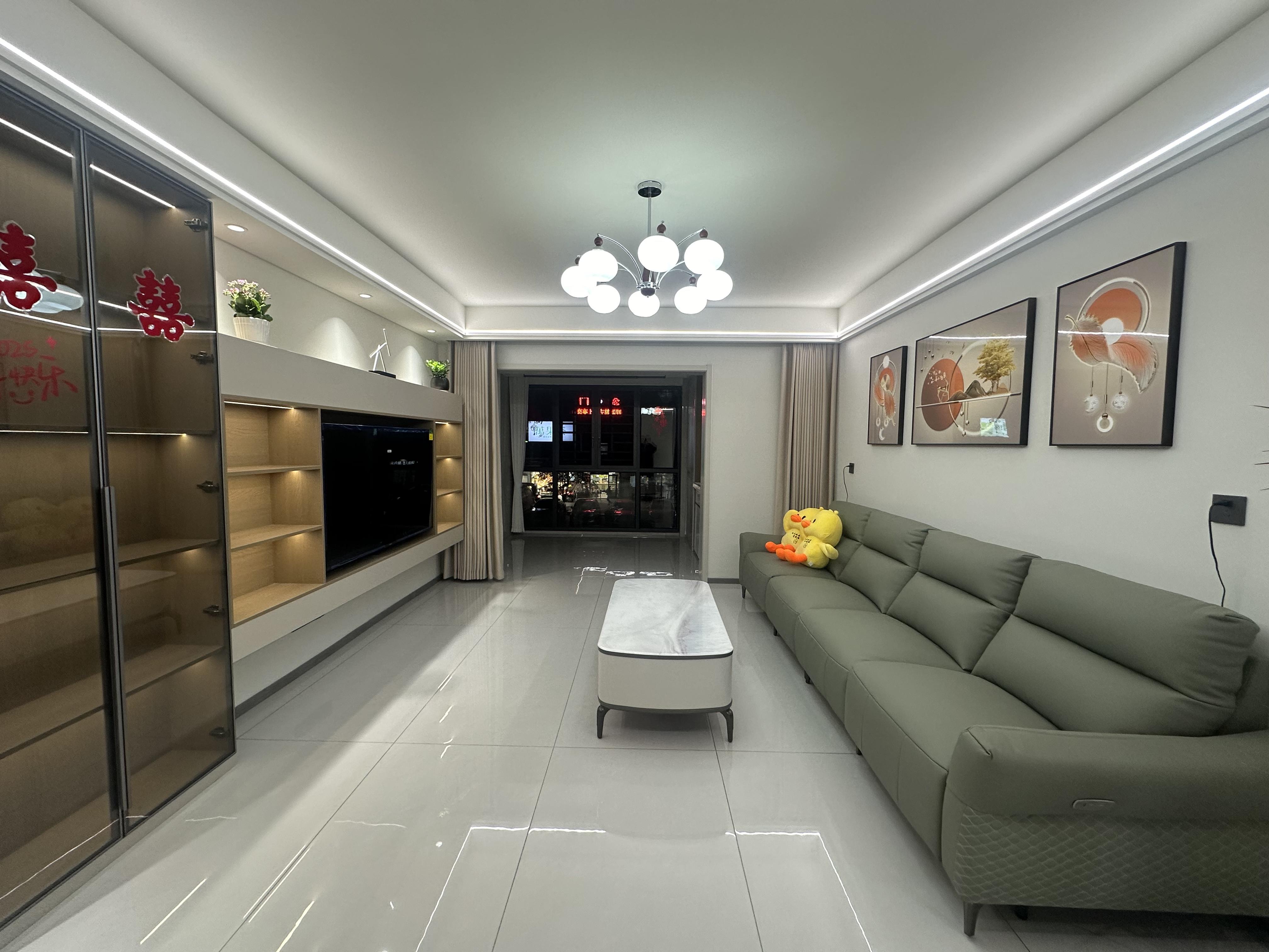 满庭春3室2厅2卫 全新装修 家具家电都配上了，拎包即住！