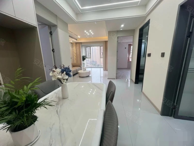 鸿昇现代城，全新装修，精装2房2卫，实验五小新三中​，满五，好楼层，全屋品牌